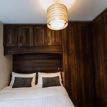 Smithfield Square Nest Entire