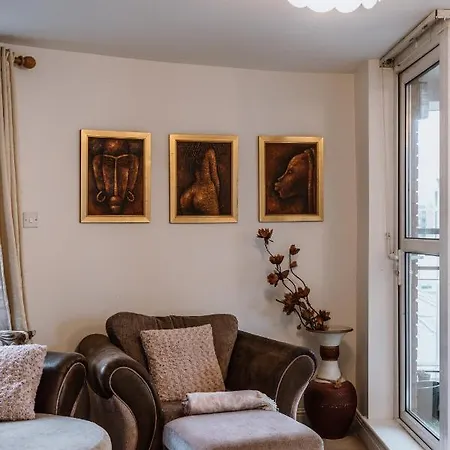 Smithfield Square Nest Entire Apartment