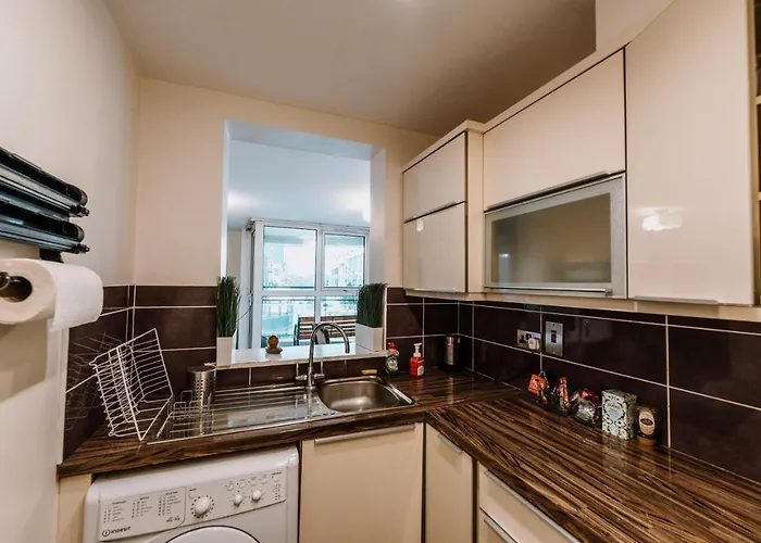 Smithfield Square Nest Entire