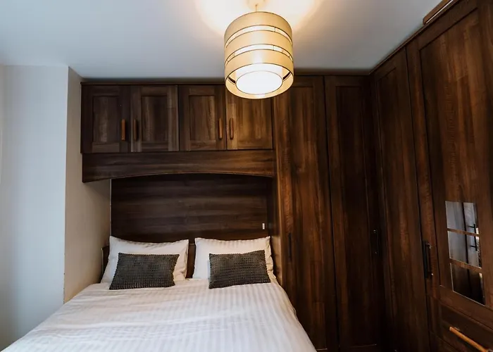 Smithfield Square Nest Entire