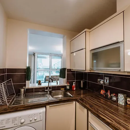 Smithfield Square Nest Entire